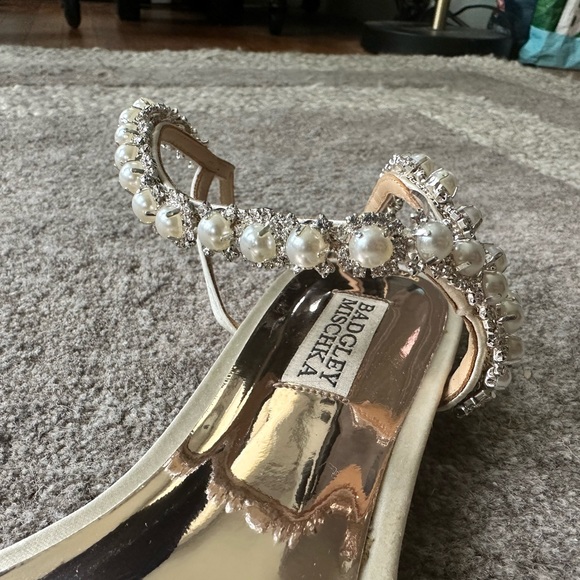 Badgley Mischka Women's Ankle-Strap Flat Sandal - Picture 4 of 9